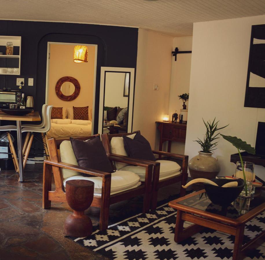 Alluring Self Catering 2 Bedroom Villa At Bokmakierie Villas Windhoek Extérieur photo